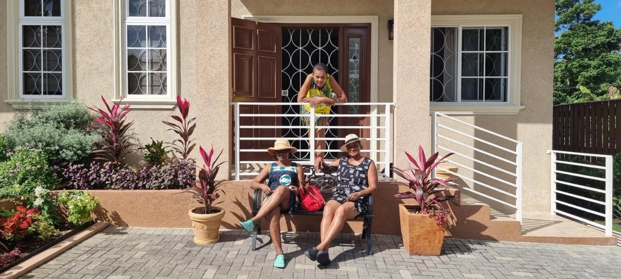 אוצ'ו ריוס Komfort Getaway Villa At Countrymist מראה חיצוני תמונה